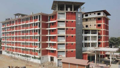 लकडाउनको समयमा २४ घण्टा नै विरामीलाई सेवा दिंदै बीएण्डसी टिचिङ्ग…