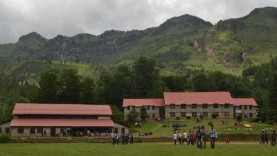 स्वास्थ्य चौकीमा कुनै पनि औषधी छैन, घन्टौं हिँडेर पुगेका बिरामी…