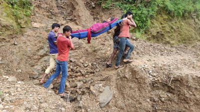 कर्णालीमा बाटोमै जान्छ सुत्केरीको ज्यान