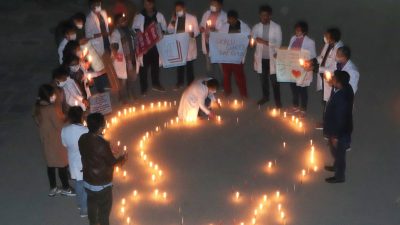 विश्व क्यान्सर दिवस : शिक्षण अस्पतालमा क्यान्डल लाइट [फोटो फिचर]