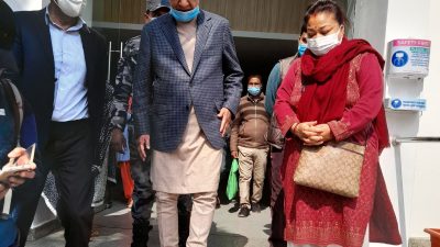 जोशीको स्वास्थ्य अवस्था बुझ्न नर्भिक अस्पताल पुगे देउवा