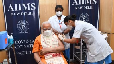 भारतीय प्रधानमन्त्री मोदीले लगाए कोरोना खोपको दोस्रो डोज