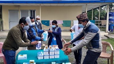 सरोकार समाजद्धारा स्वास्थ्य सामाग्री वितरण