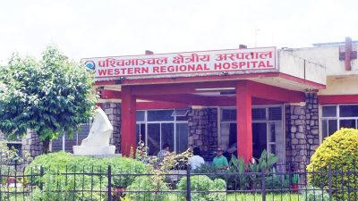 पश्चिमाञ्चल क्षेत्रीय अस्पतालमा बिरामीलाई सास्ती, पटक-पटक लाइन बस्नुपर्ने बाध्यता