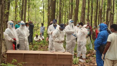 मेयर नै खटिए कोभिड–१९ बाट मृत्यु भएकाको शव व्यवस्थापनमा