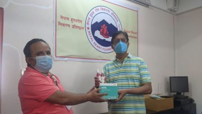 हार्ट फाउन्डेशनद्धारा स्वास्थ्य पत्रकार मञ्च नेपाललाई स्वास्थ्य सामग्री सहयोग