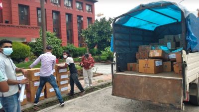 नेपाल औषधी उत्पादक संघद्धारा स्वास्थ्य मन्त्रालयलाई ४० लाख बराबरको औषधी&hellip;