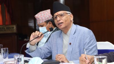 चिकित्सा शिक्षा आयोगका उपाध्यक्ष प्रा.डा. श्रीकृष्ण गिरीको गाडीमा ढुंगा प्रहार