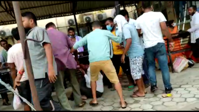 जनकपुर प्रादेशिक अस्पतालभित्रै कुटिए स्वास्थ्यकर्मी (भिडियोसहित)