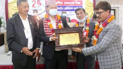 हेल्थआवाजकर्मी वाग्लेलाई हरि गोपाल फोटो पत्रकारिता पुरस्कार