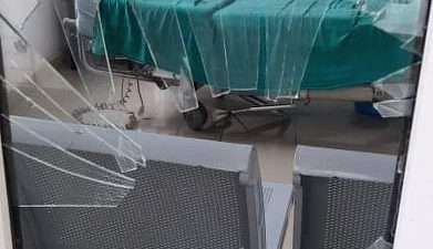 बकुलहर अस्पतालमा तोडफोड र स्वास्थ्यकर्मीमाथि दुर्व्यवहार