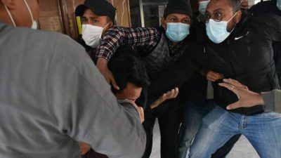 सिंहदरबारभित्रै मेडिकल कलेजका सञ्चालक सुनिल शर्मालाई कालोमोसो दलियो