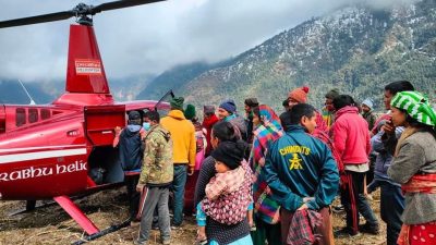 जोखिममा दुर्गम गाउँका ‘सुत्केरी’, बडीगाडकी २६ वर्षीया सामलको हेलिकप्टरबाट उद्धार