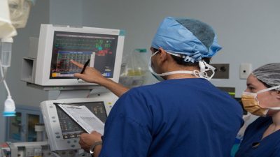 अनलाइन युद्व शल्यक्रिया कोर्ष लिदैँ सयौँ युक्रेनी डाक्टर