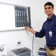 भारतीय क्यान्सर रोग विशेषज्ञ डा. पंकजः जो नेपाली क्यान्सर बिरामीको उपचार रमाइरहेका छन्