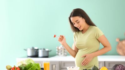 आमा र बच्चा दुवैको स्वास्थ्यका लागि गर्भवतीले के खाने ?