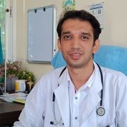 आफैले पढेको विश्वविद्यालयको आकर्षक जागिर छाडेर घर फर्किएका वरिष्ठ न्यूरो सर्जन