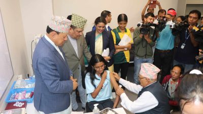 किशोरीलाई एचपीभी खोप दिन सुरु, स्वास्थ्यमन्त्री बस्नेतले गरे उद्घाटन